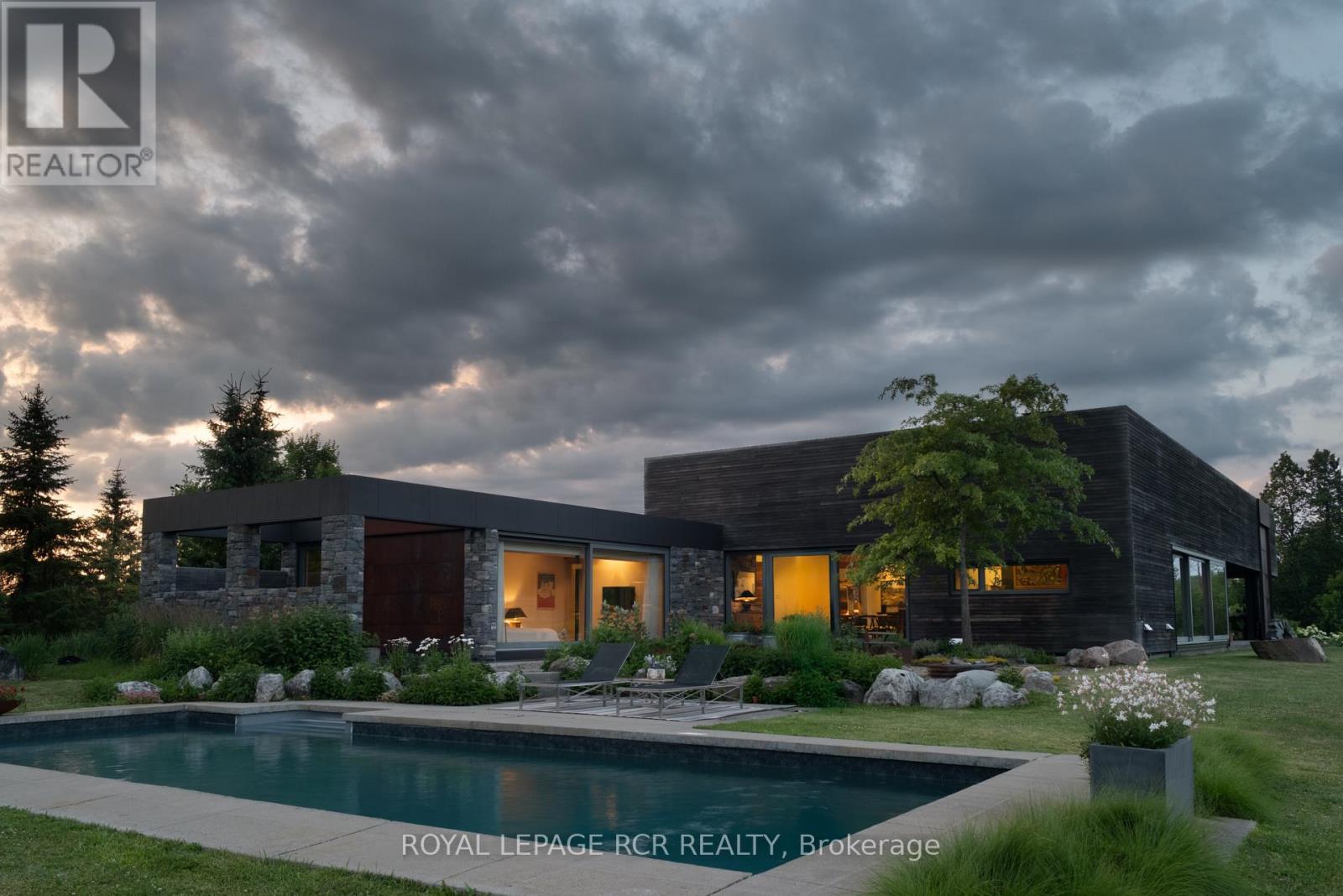 5211 Tenth Line Property Photo 49
