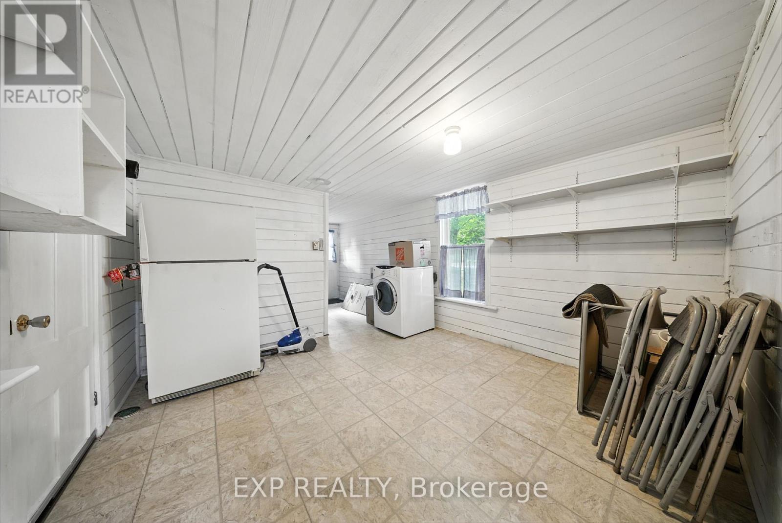 1051 Gibson Street Property Photo 17