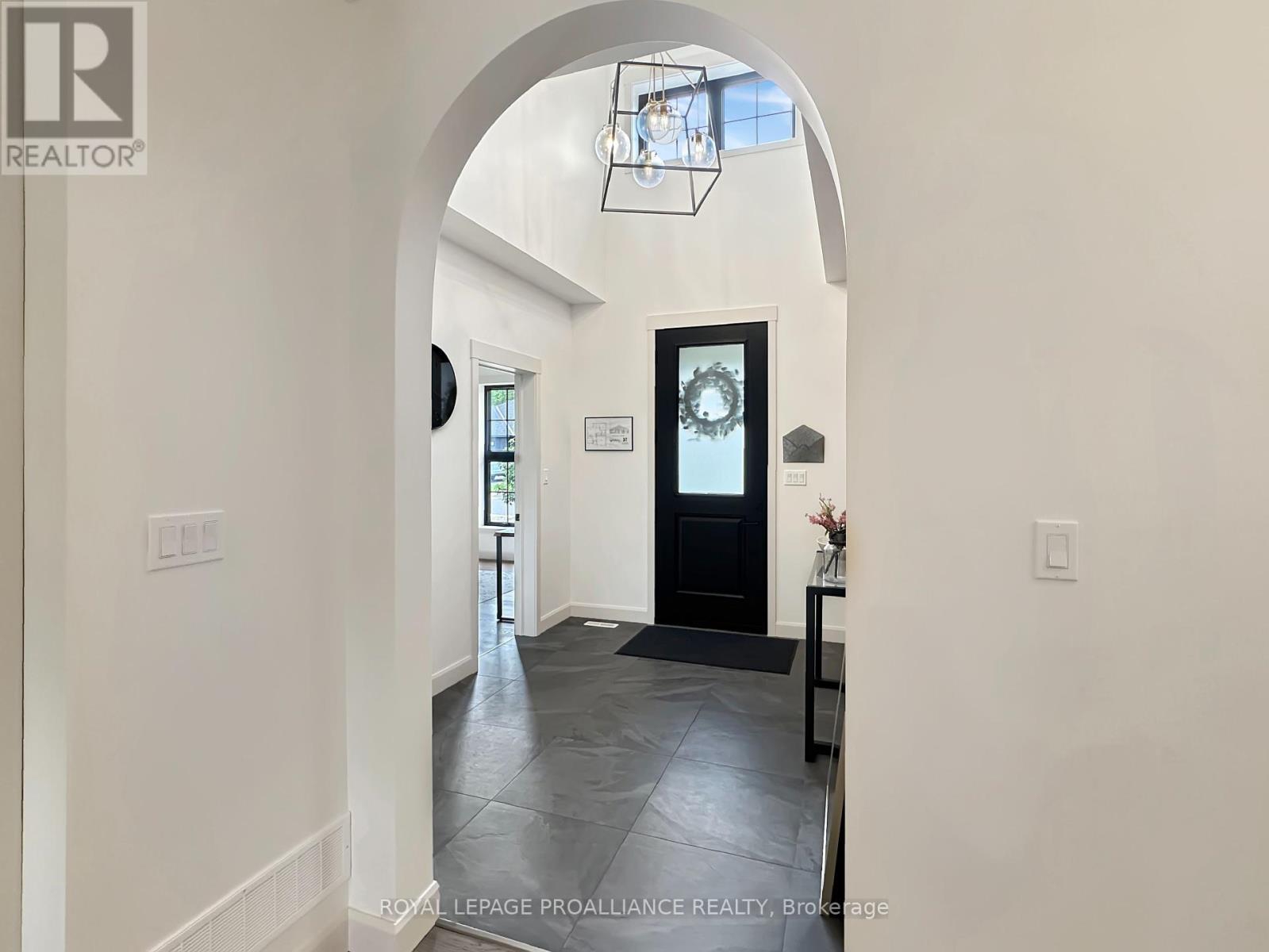 37 Deerview Drive Property Photo 5