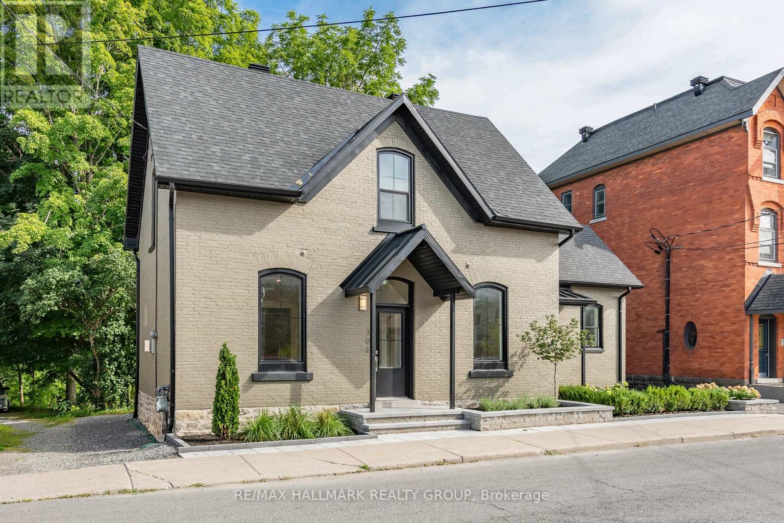 108 Clothier Street E Property Photo 3