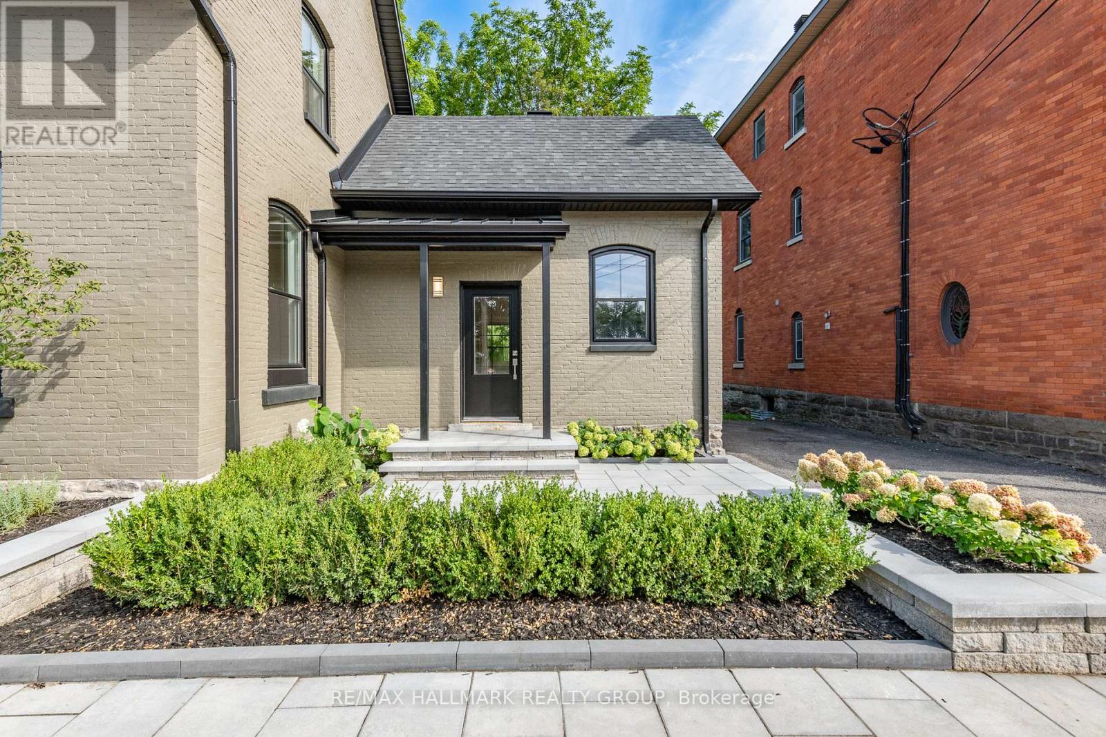 108 Clothier Street E Property Photo 4