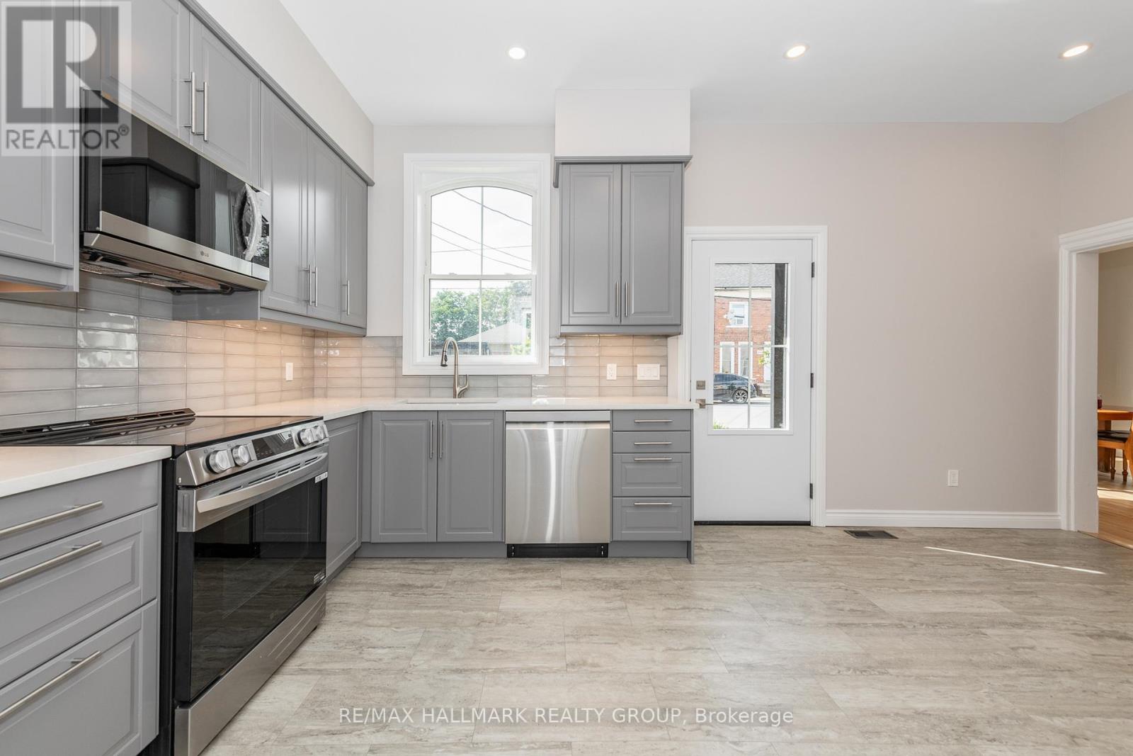108 Clothier Street E Property Photo 8