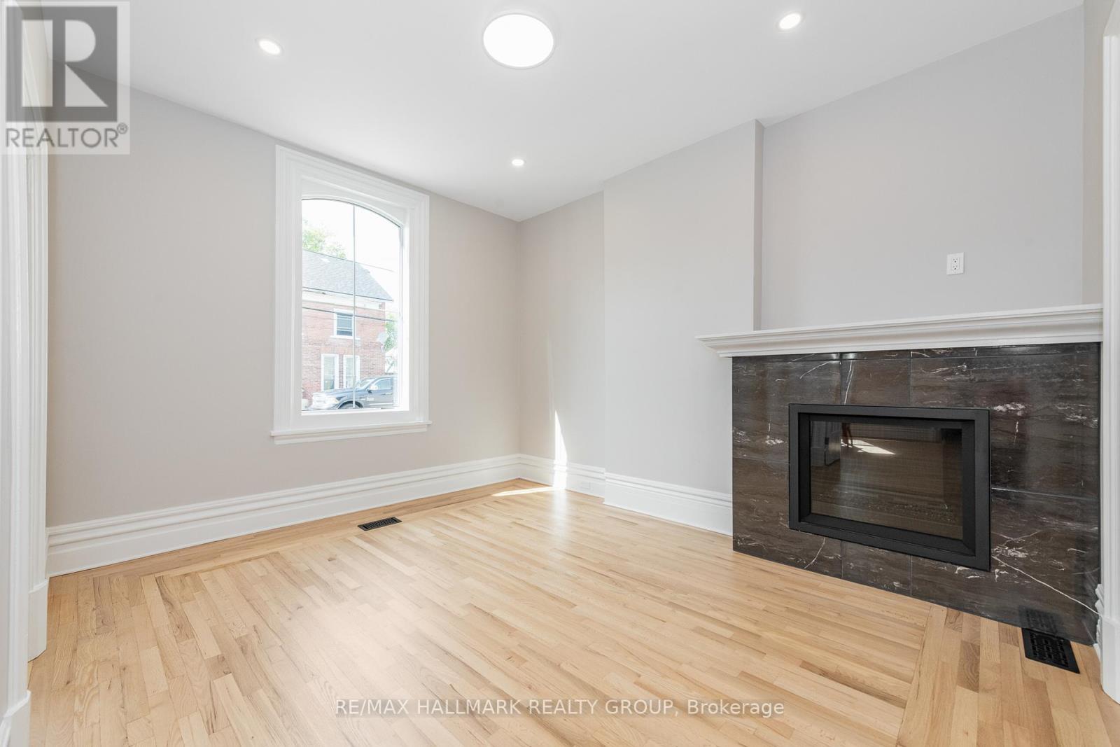 108 Clothier Street E Property Photo 16