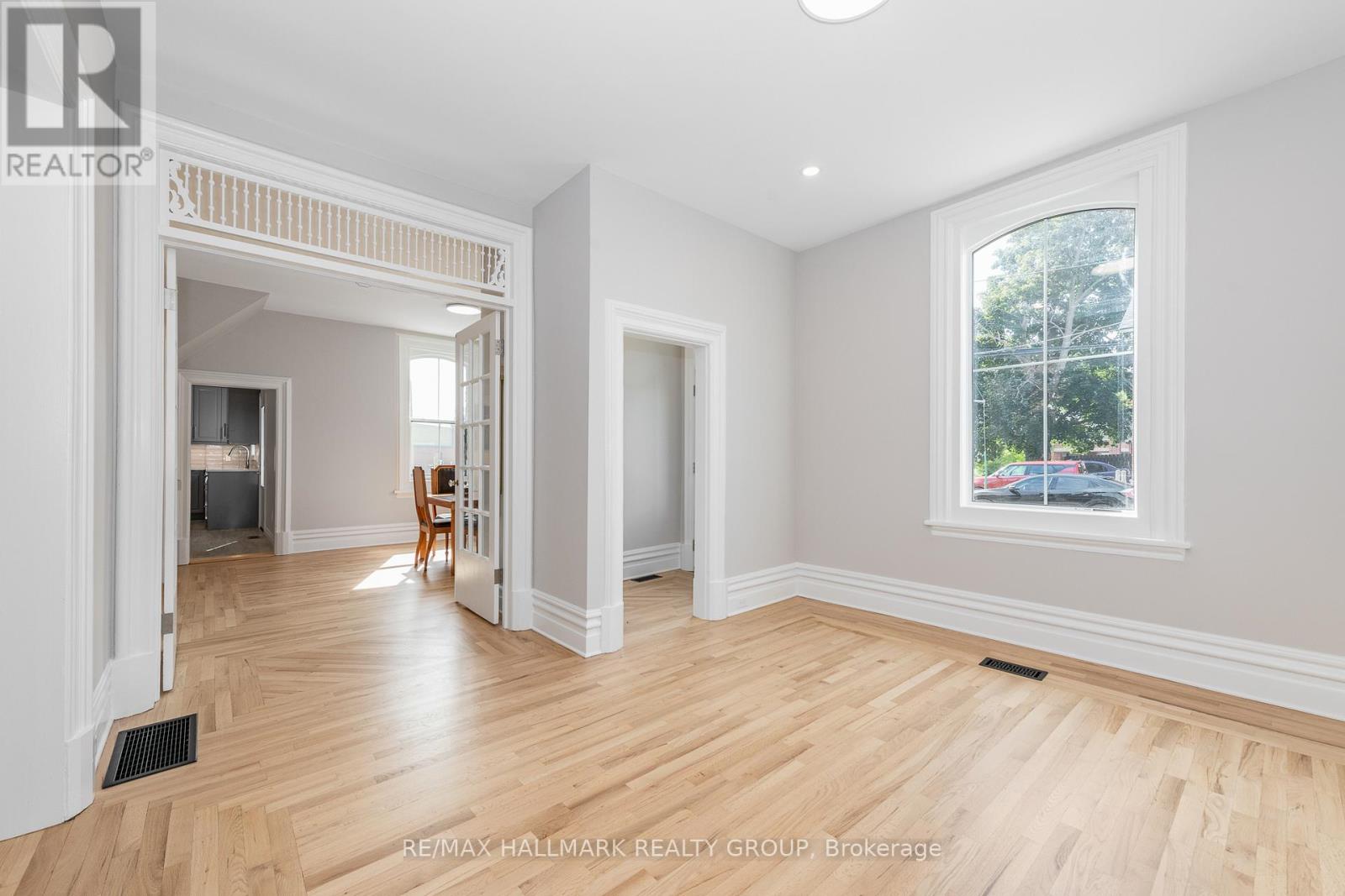 108 Clothier Street E Property Photo 17
