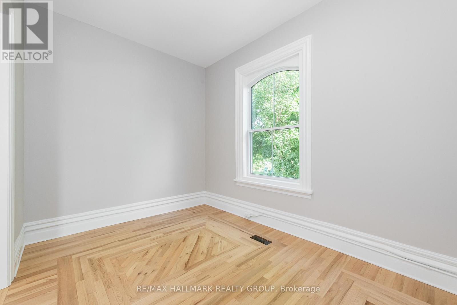 108 Clothier Street E Property Photo 18