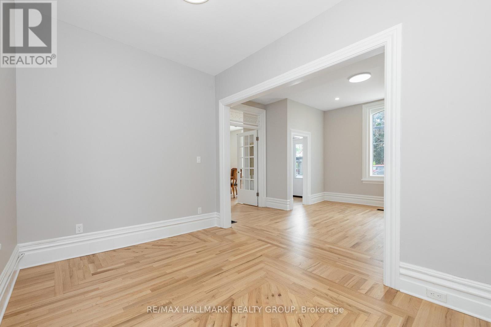 108 Clothier Street E Property Photo 20