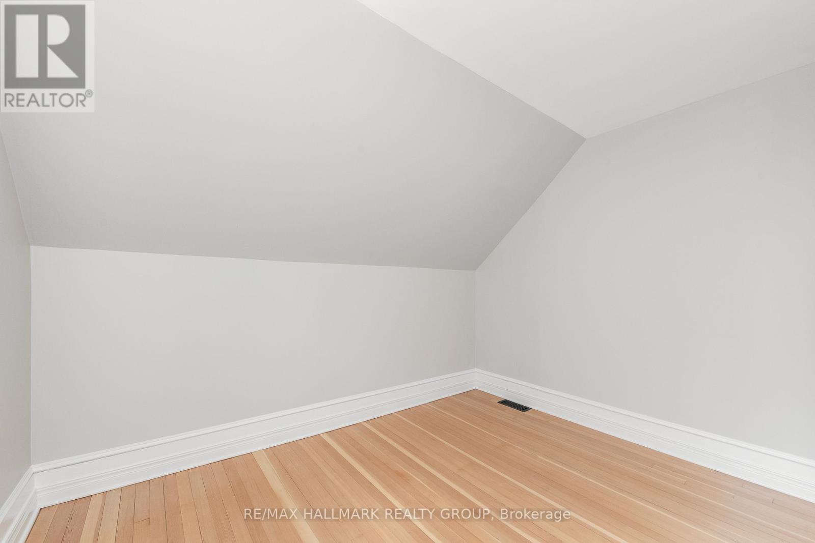 108 Clothier Street E Property Photo 23