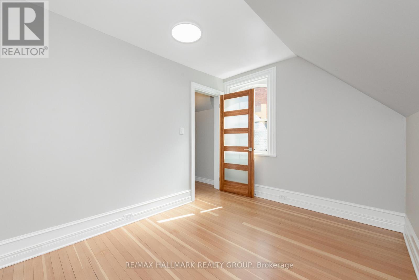 108 Clothier Street E Property Photo 25