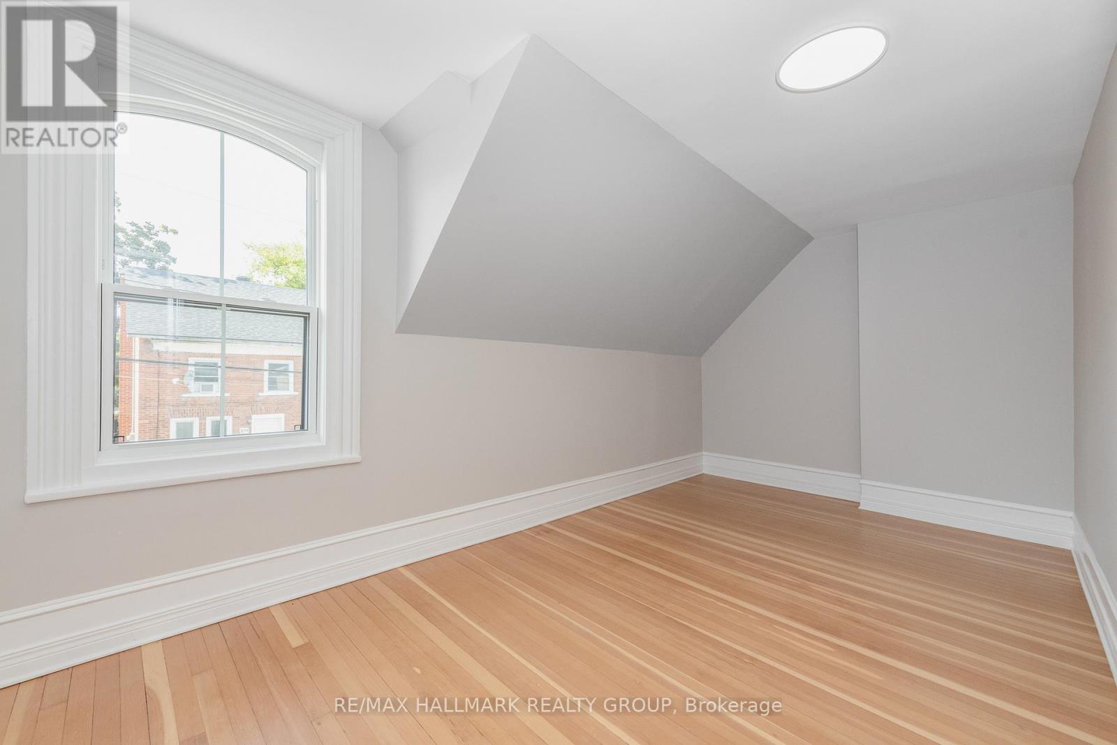 108 Clothier Street E Property Photo 26