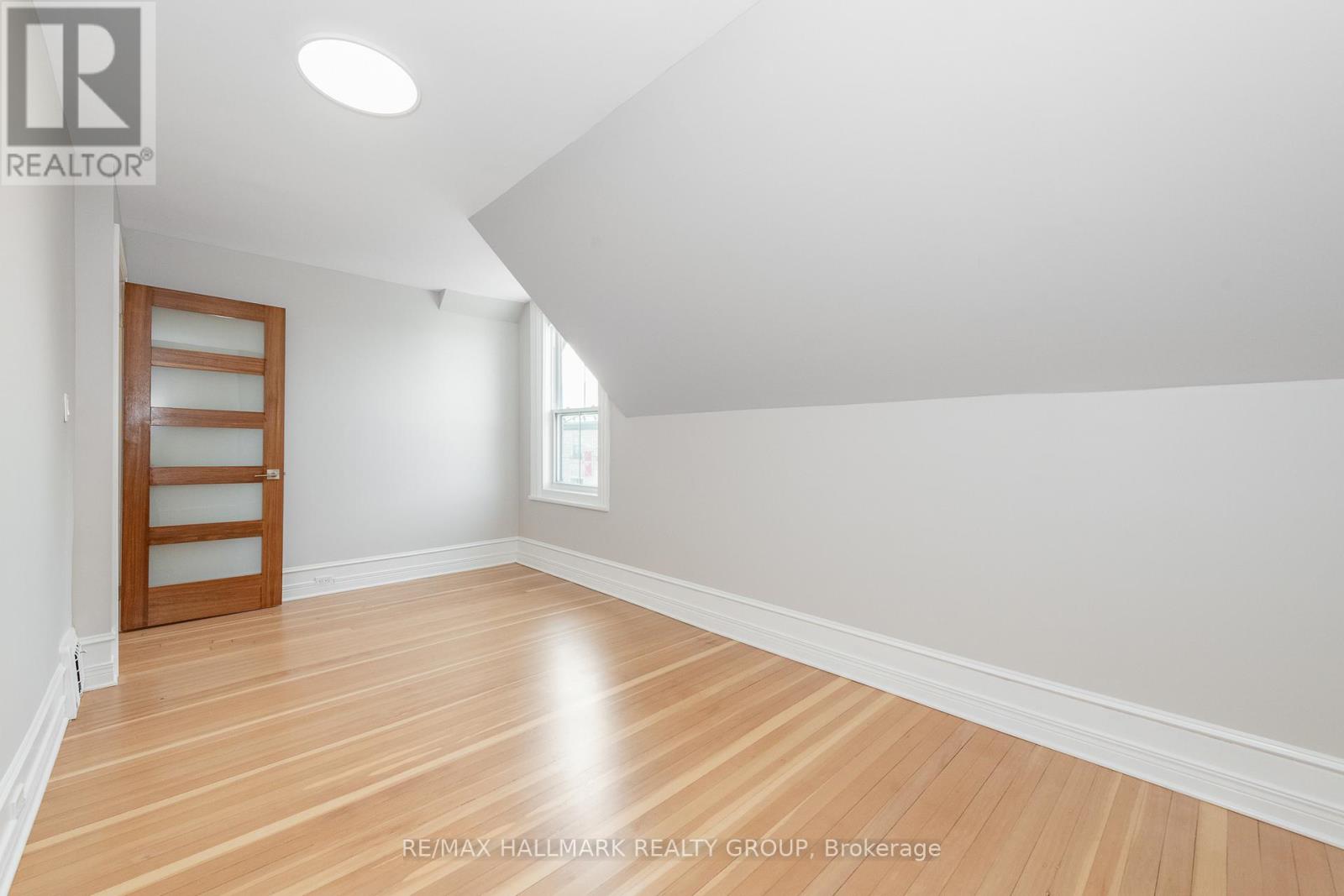 108 Clothier Street E Property Photo 28