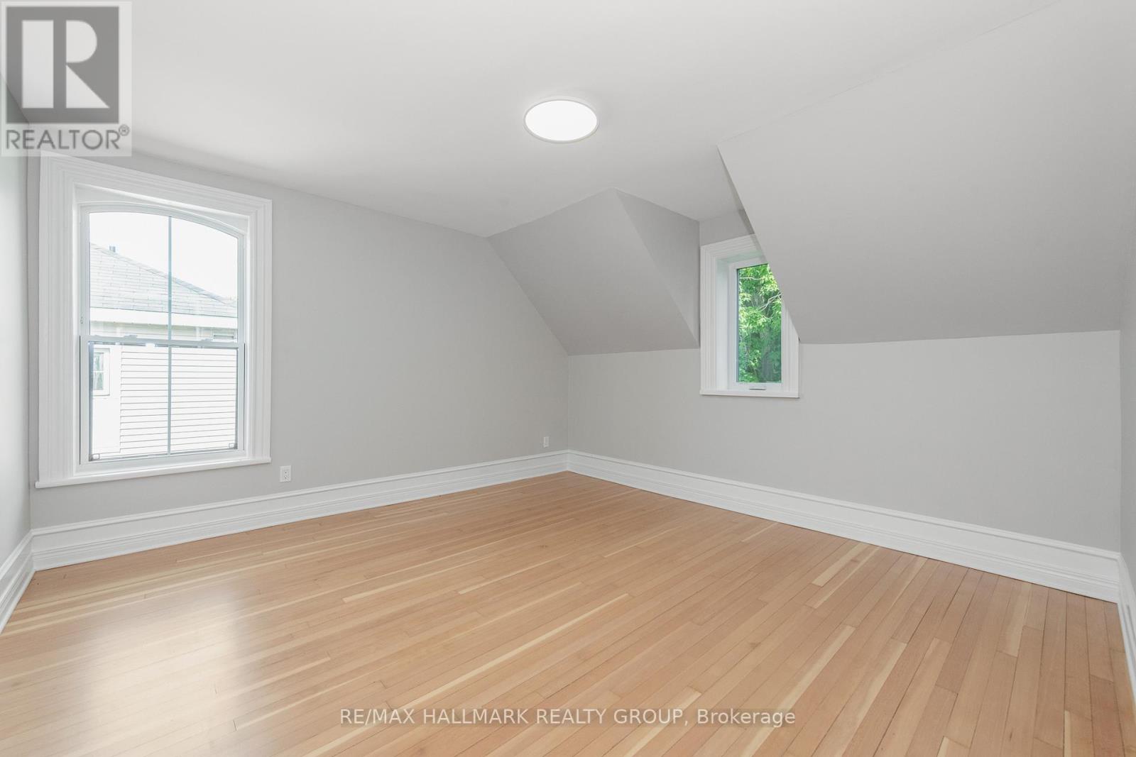 108 Clothier Street E Property Photo 29