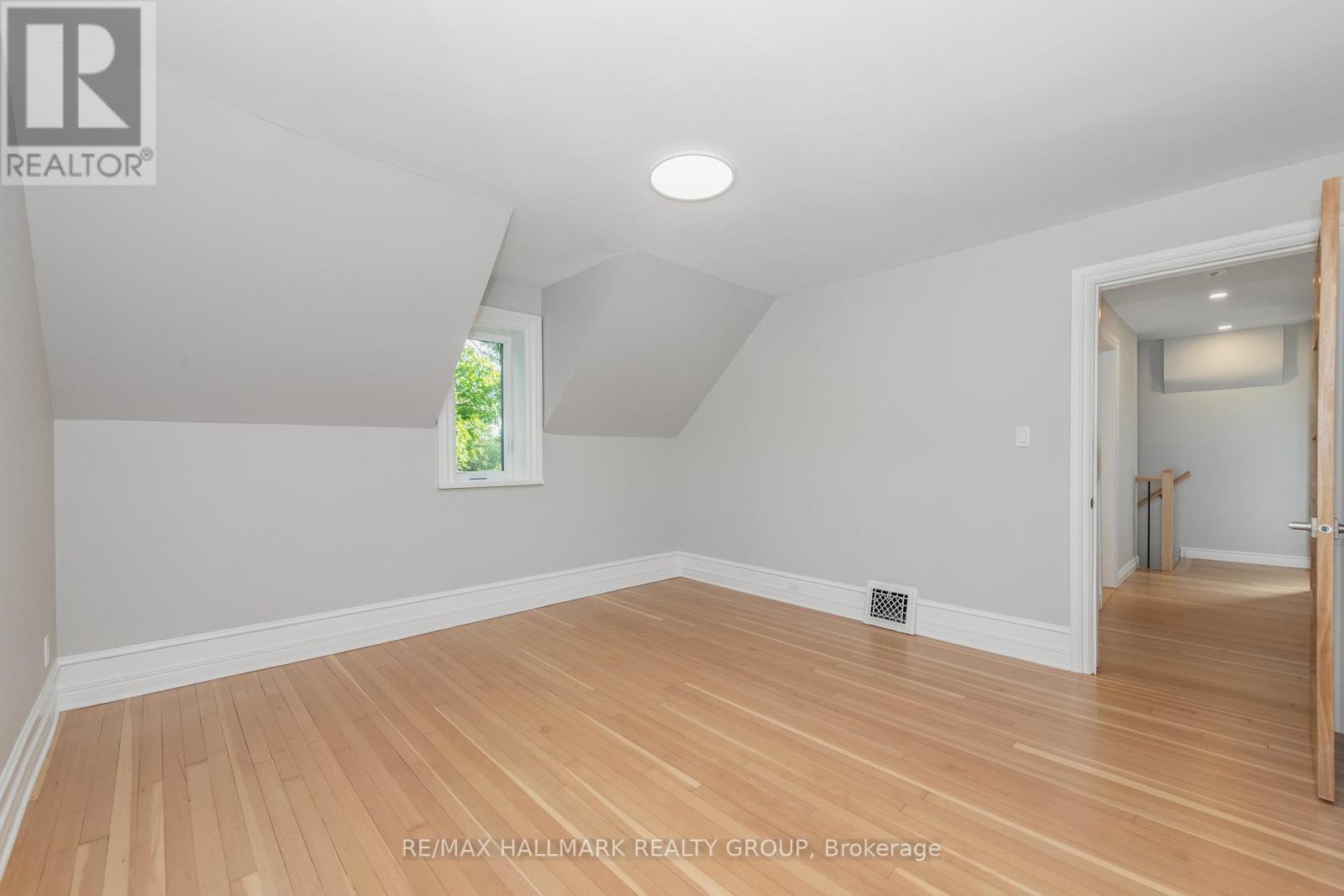 108 Clothier Street E Property Photo 31
