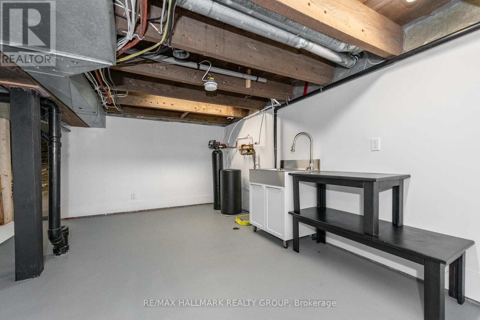 108 Clothier Street E Property Photo 37