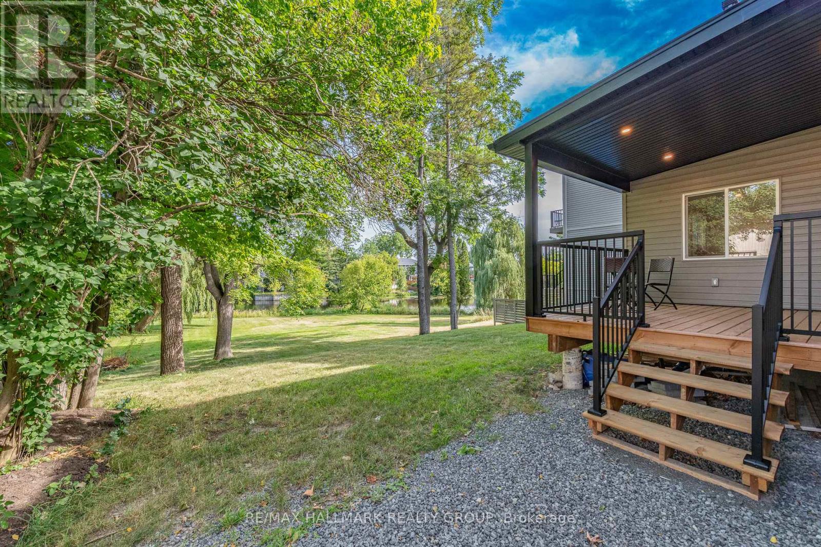 108 Clothier Street E Property Photo 45