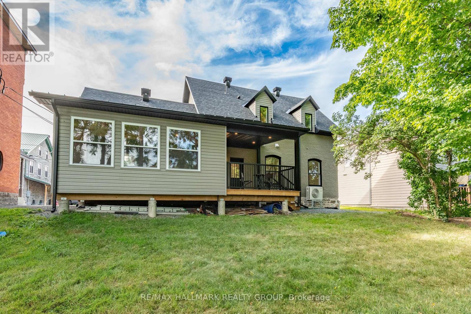 108 Clothier Street E Property Photo 47