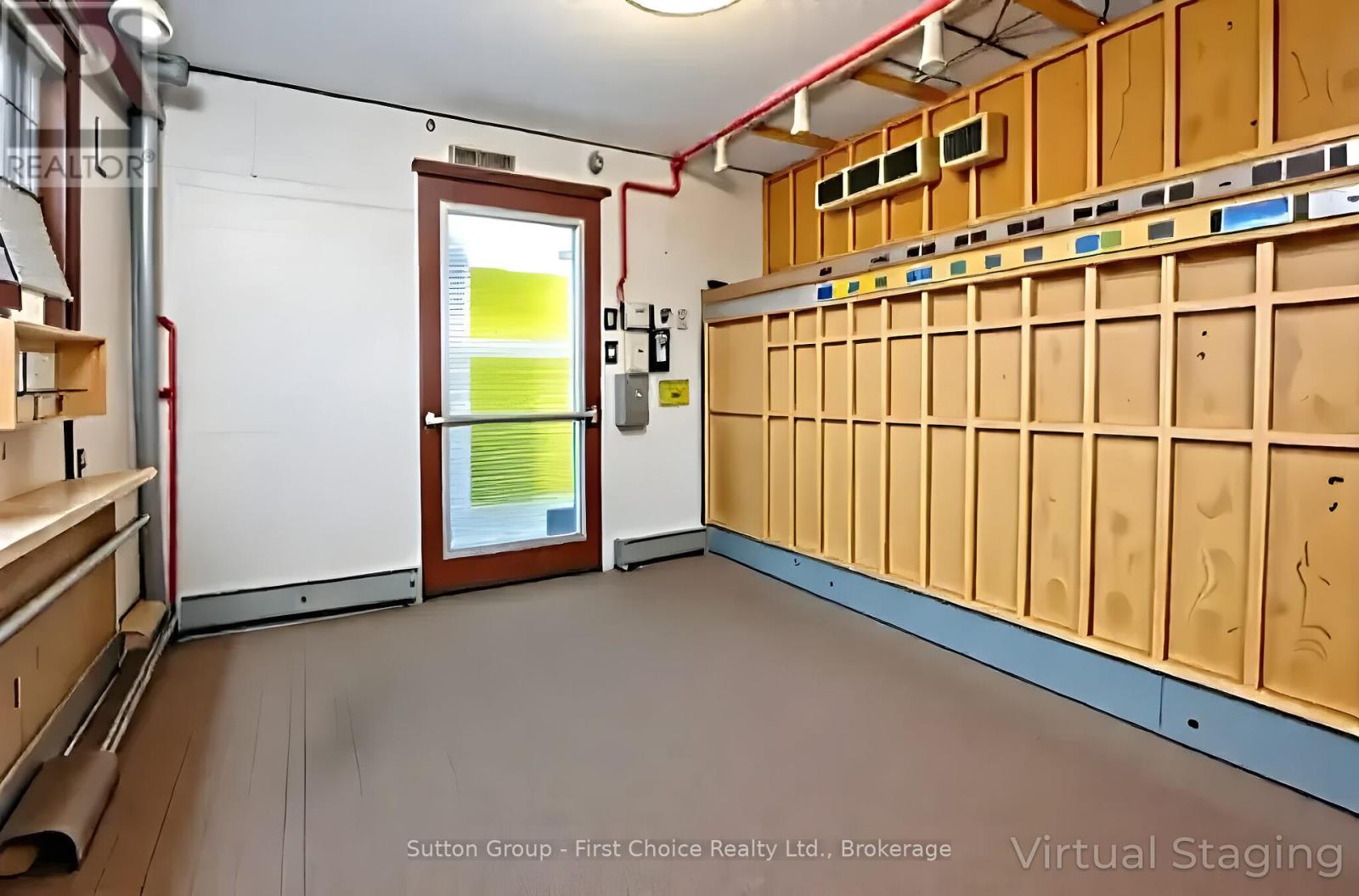 97 Wharncliffe Road S Property Photo 6