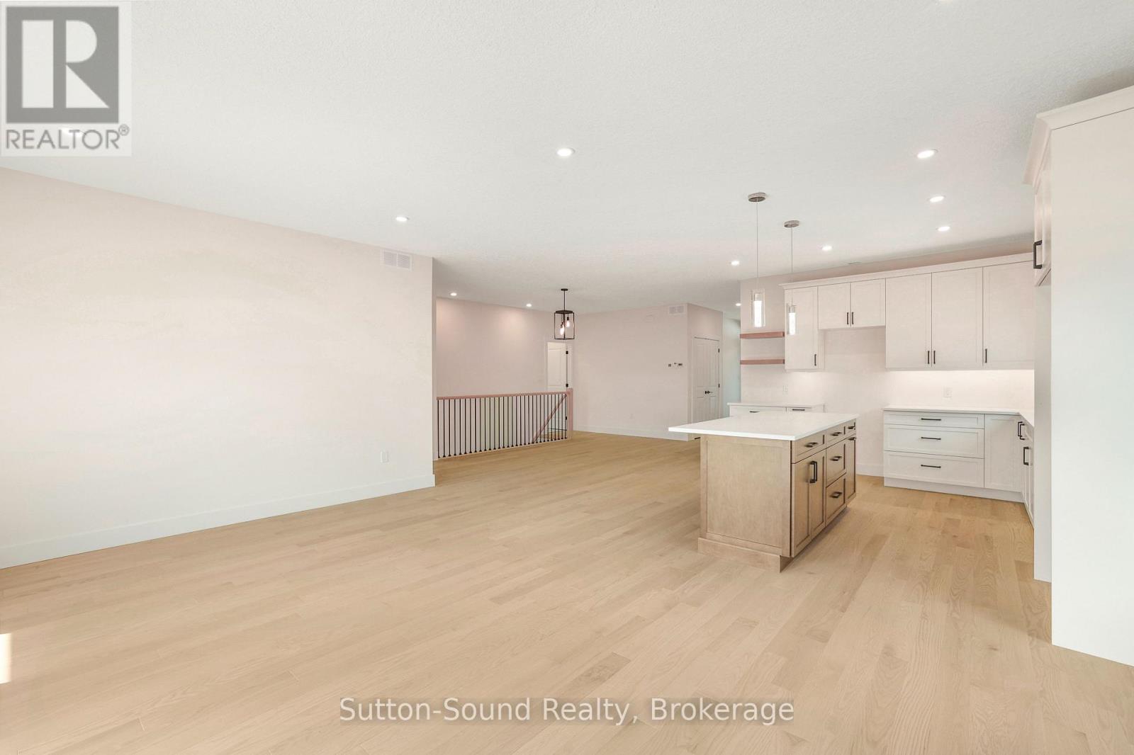 325 6th Avenue W Property Photo 18