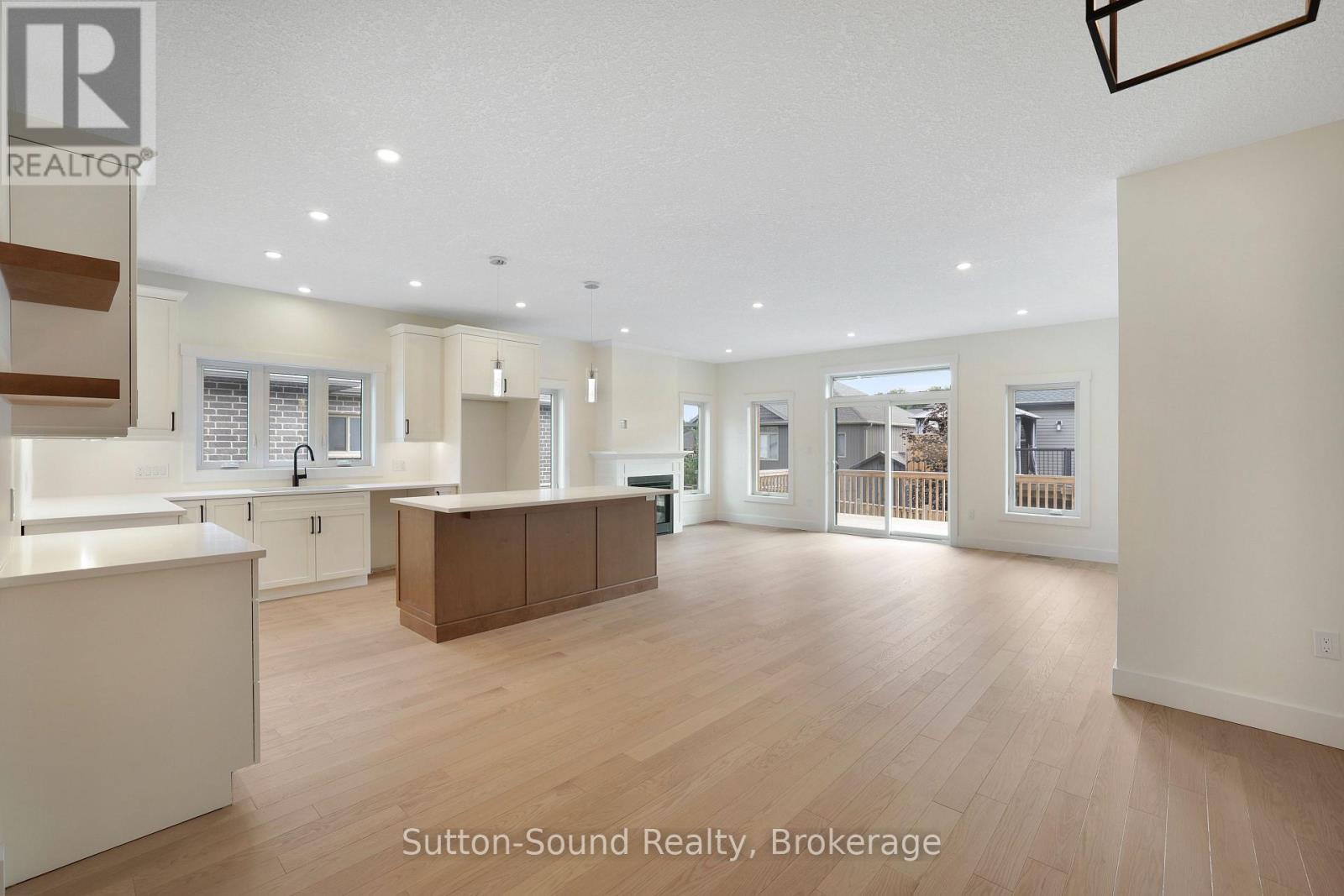 325 6th Avenue W Property Photo 19