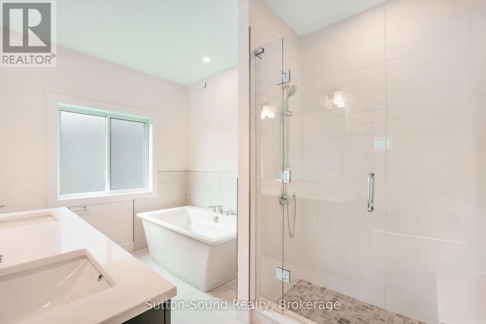 325 6th Avenue W Property Photo 26