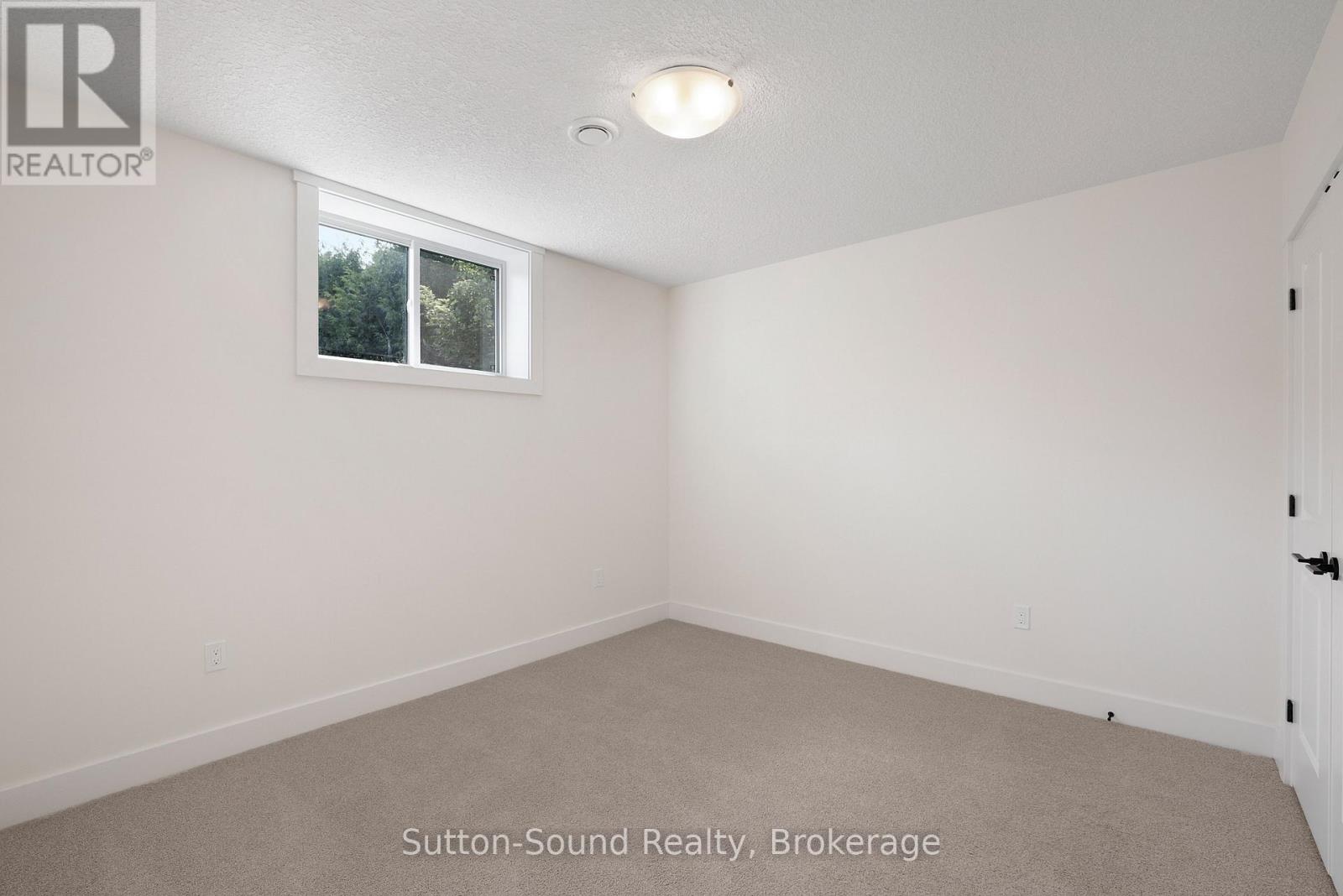 325 6th Avenue W Property Photo 34