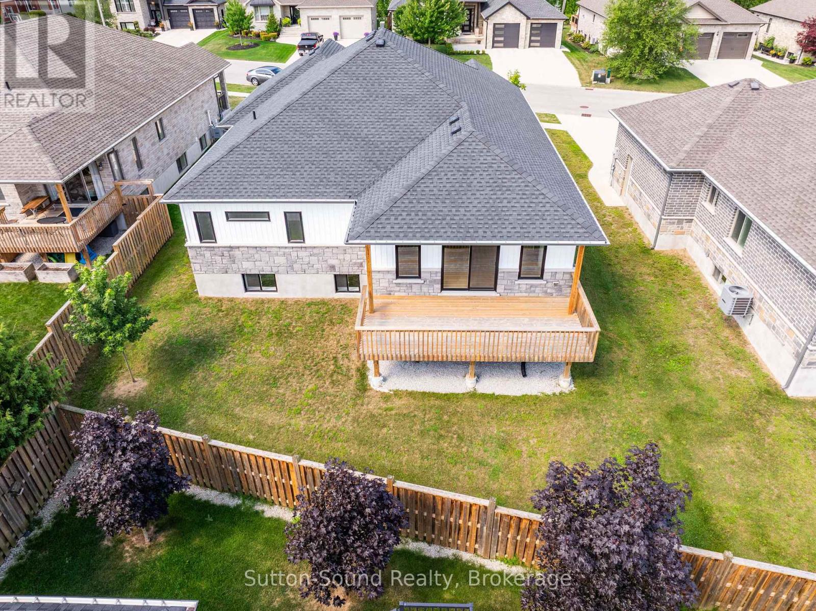 325 6th Avenue W Property Photo 44