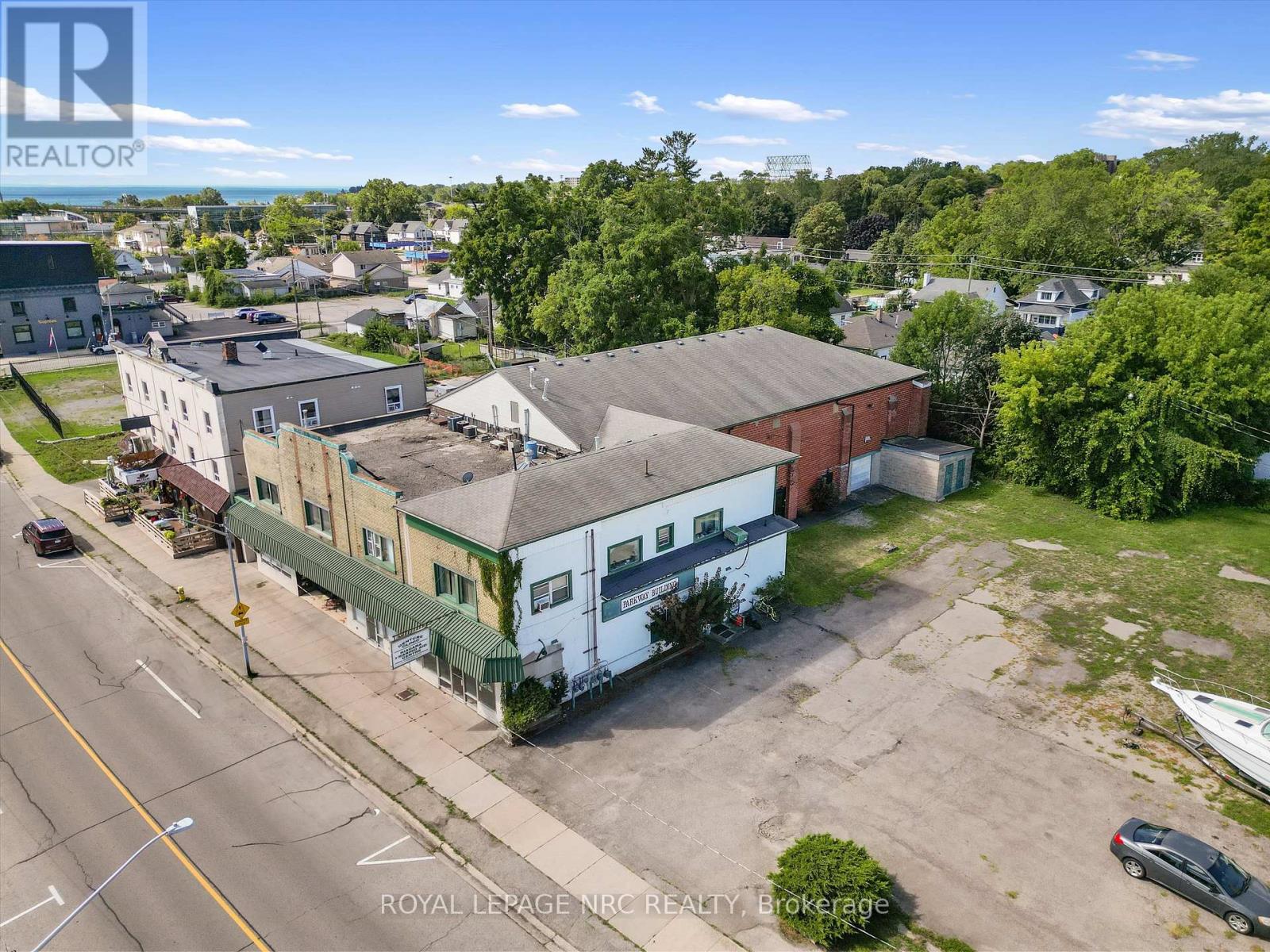 131-139 Niagara Boulevard Property Photo 11