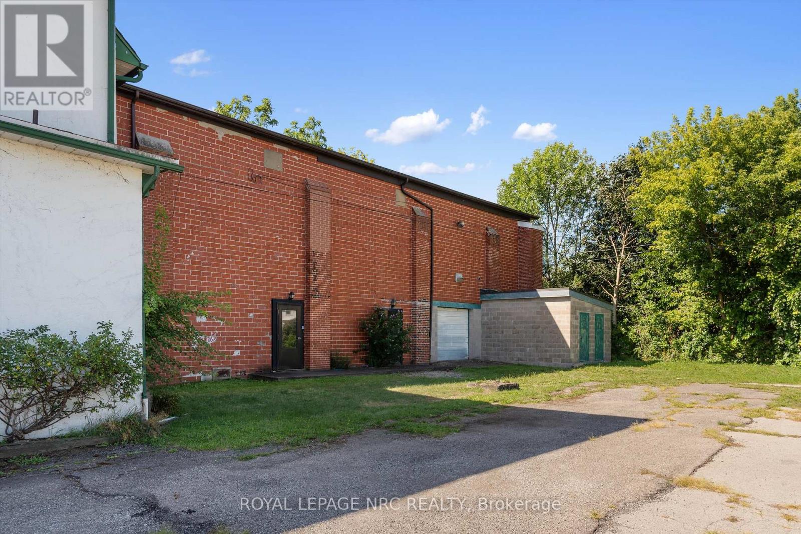 131-139 Niagara Boulevard Property Photo 14