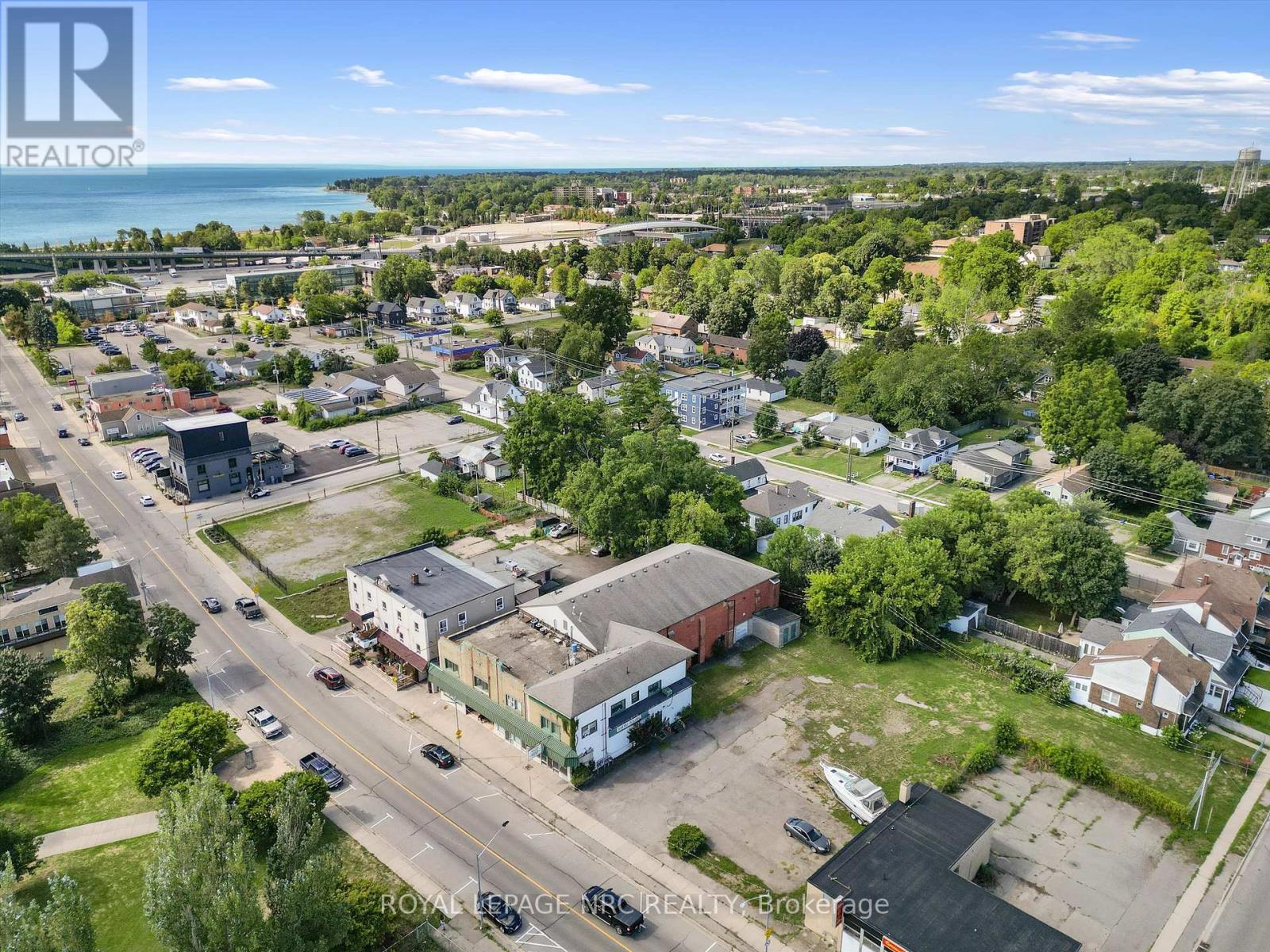 131-139 Niagara Boulevard Property Photo 15