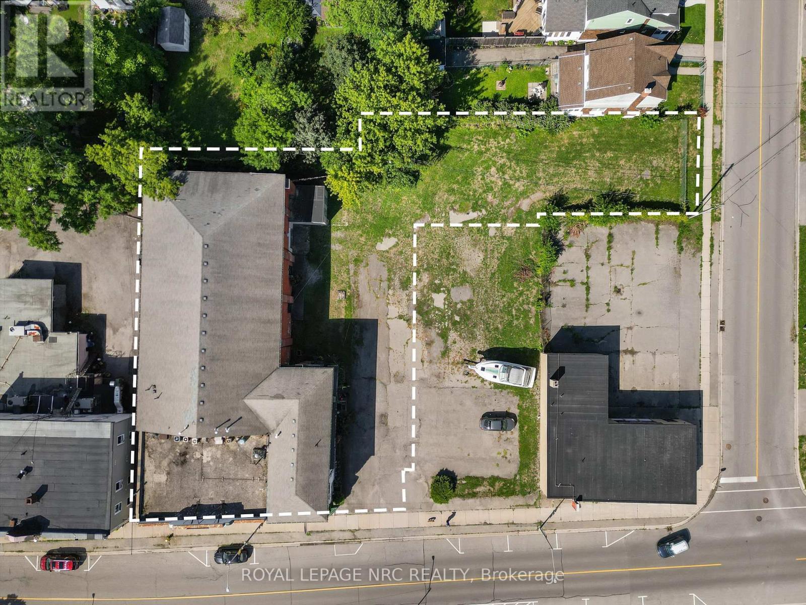 131-139 Niagara Boulevard Property Photo 17