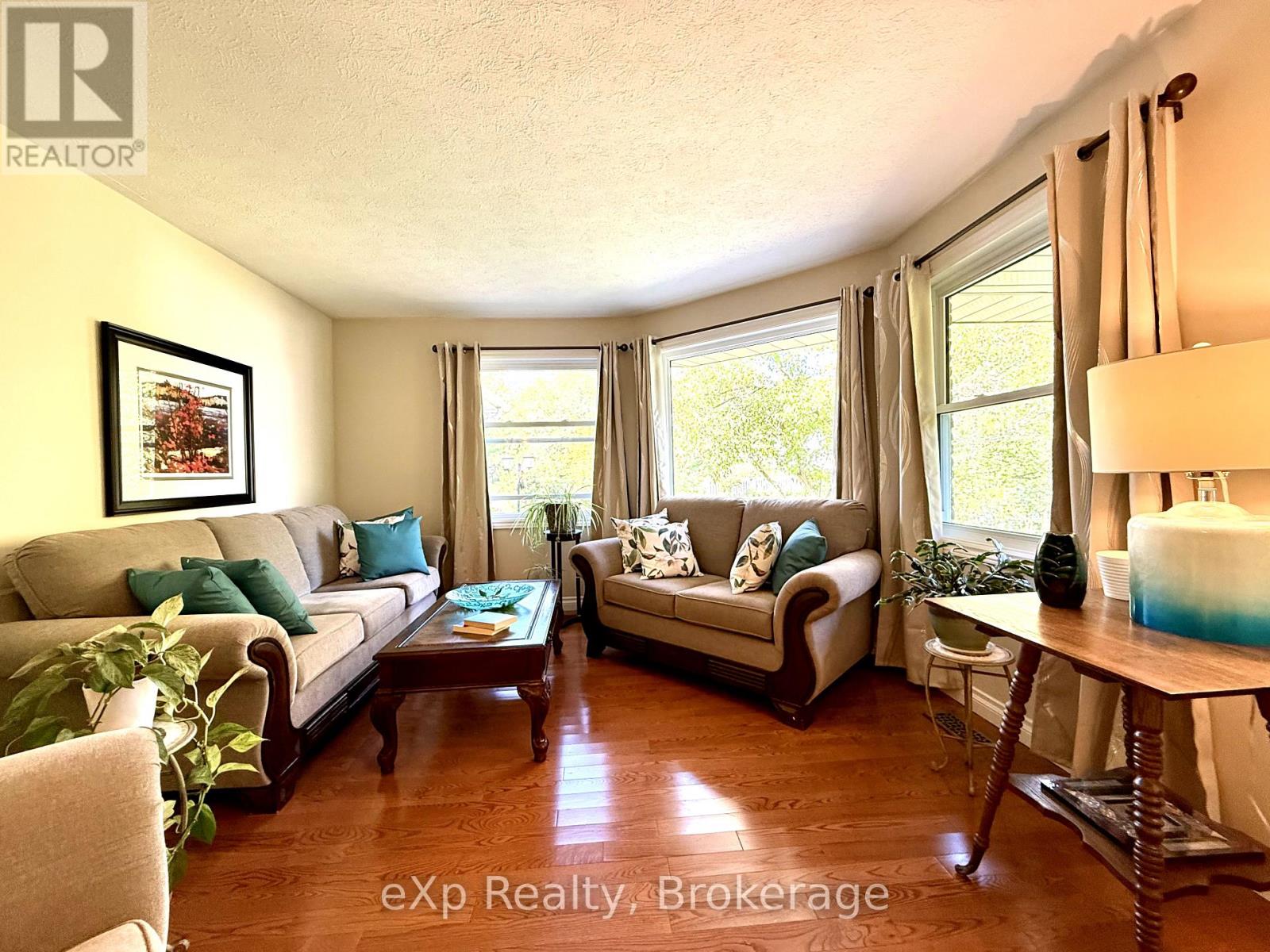 308 Mary Street Property Photo 5