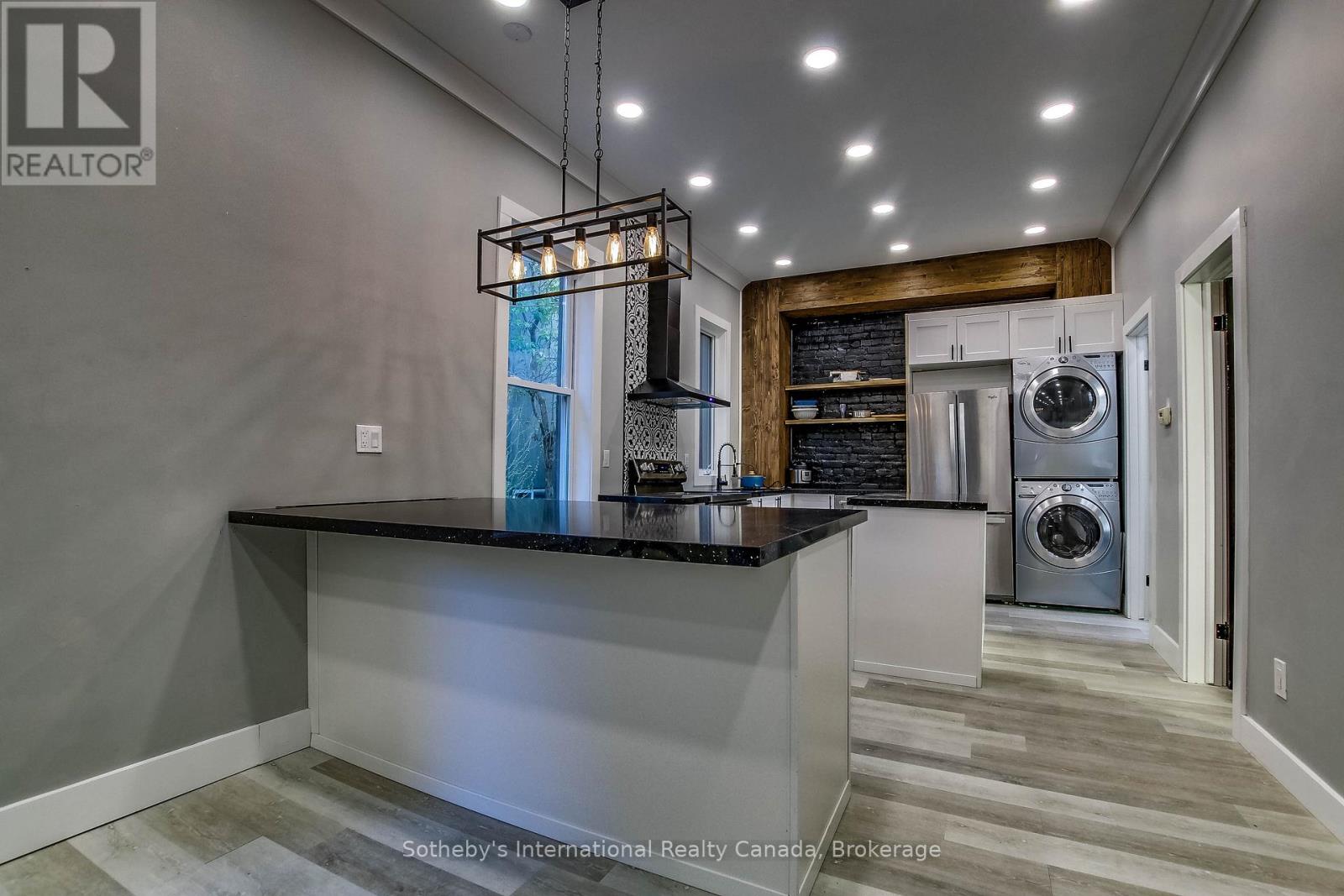 71 East Briscoe Street Property Photo 1