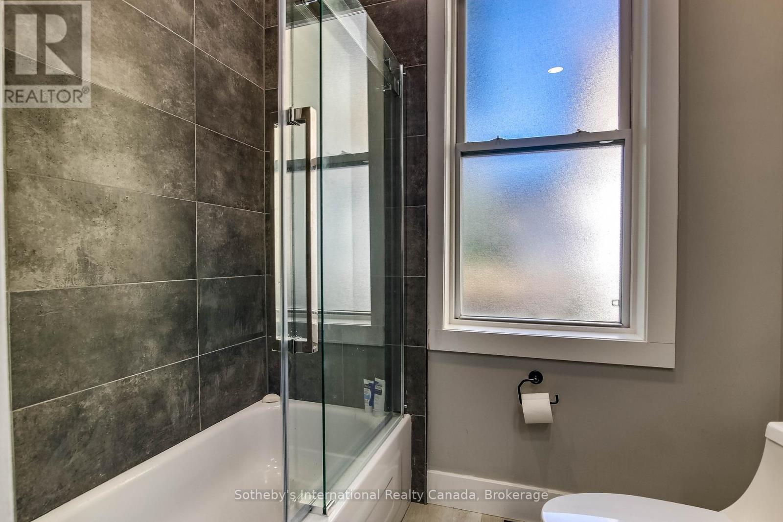 71 East Briscoe Street Property Photo 9