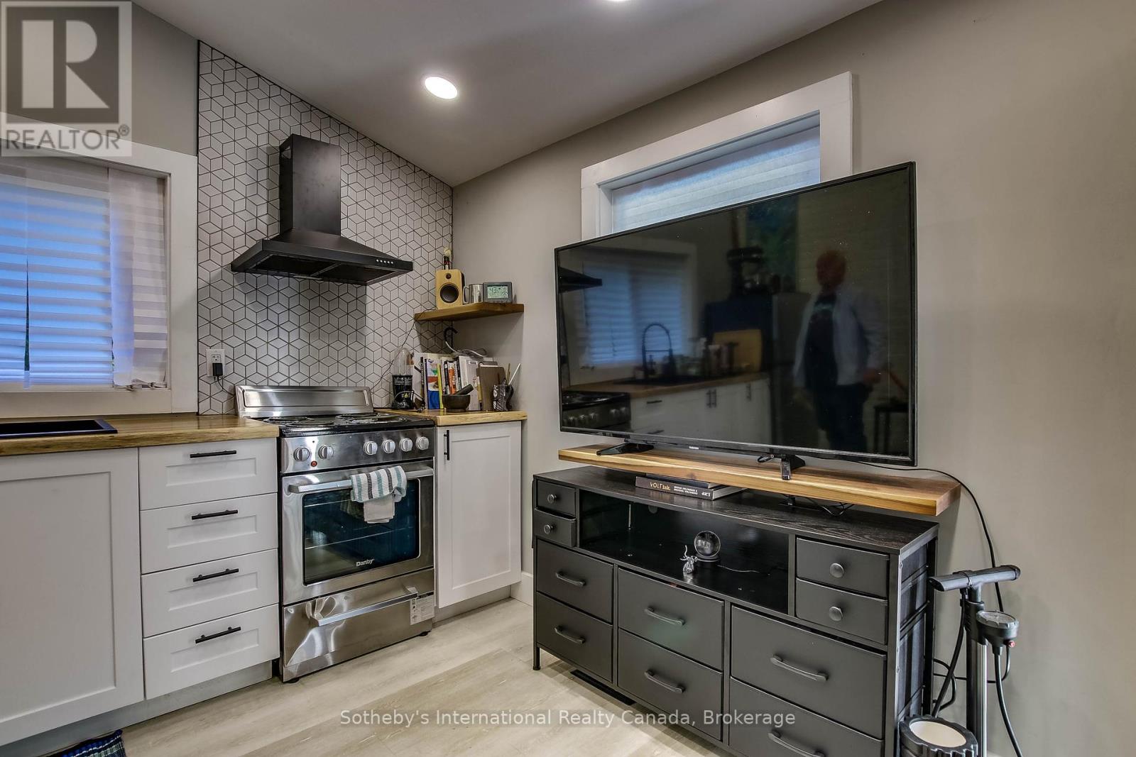 71 East Briscoe Street Property Photo 18