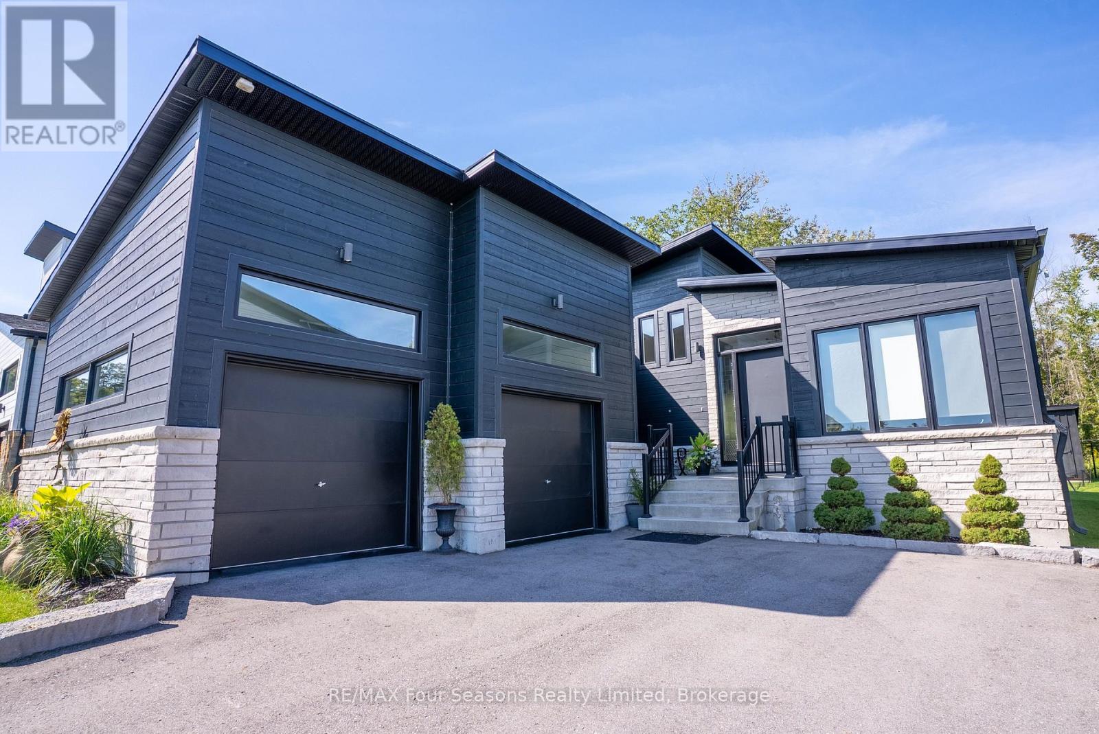 102 GOLDIE COURT Property Photo 1