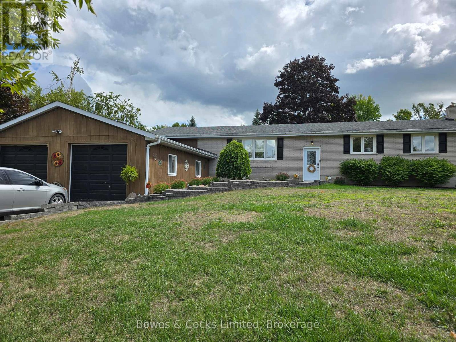 33 Maple Grove Road Property Photo 1