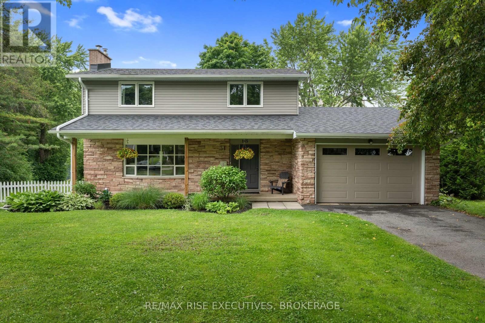 115 FAIRWAY HILL CRESCENT Property Photo 1