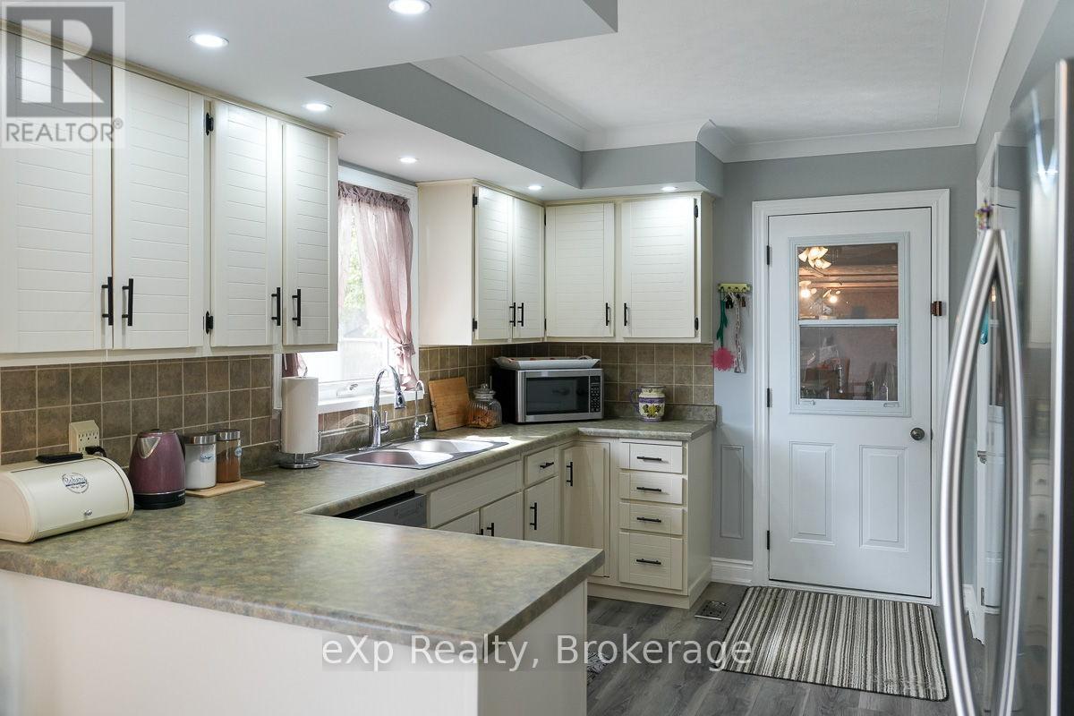 3595 Bruce Road 3 Property Photo 7