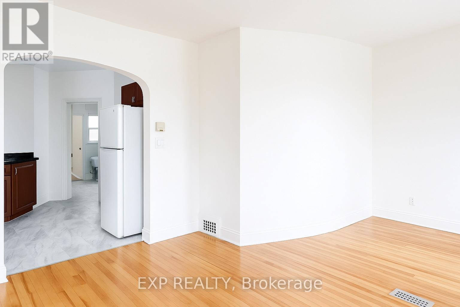 446 Cambridge Street S Property Photo 3
