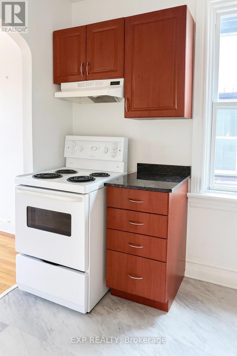446 Cambridge Street S Property Photo 6