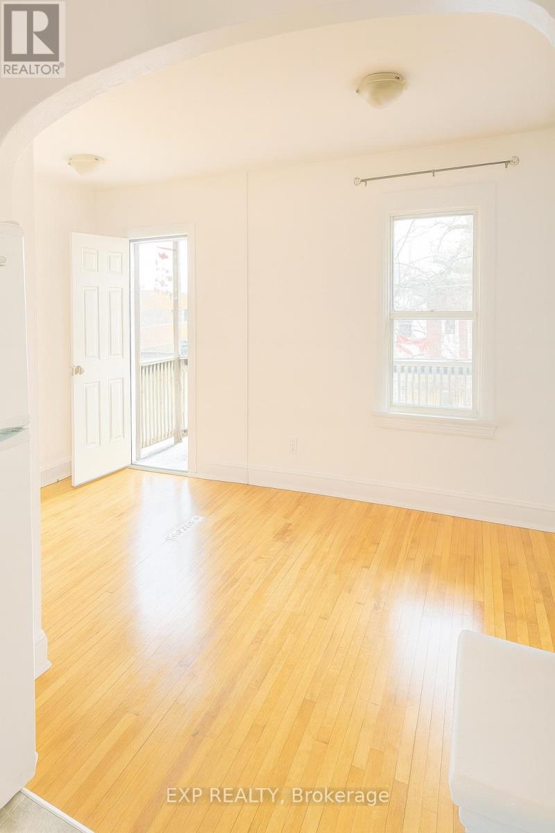 446 Cambridge Street S Property Photo 9