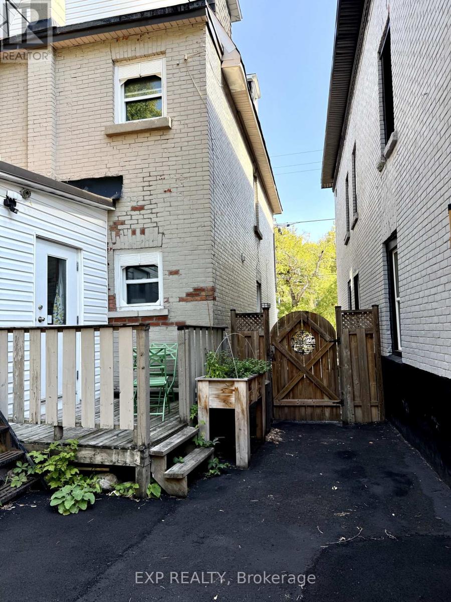 446 Cambridge Street S Property Photo 15