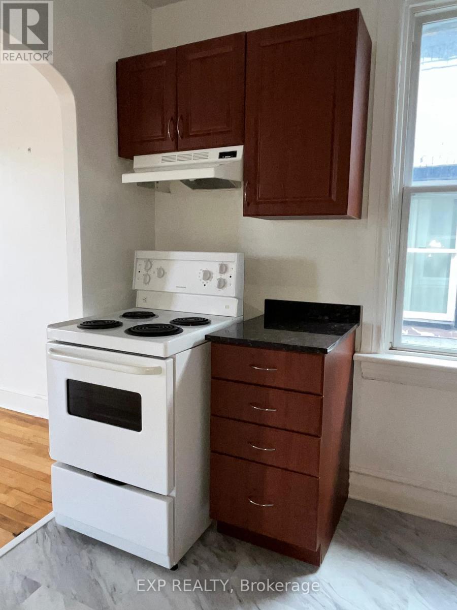 446 Cambridge Street S Property Photo 23