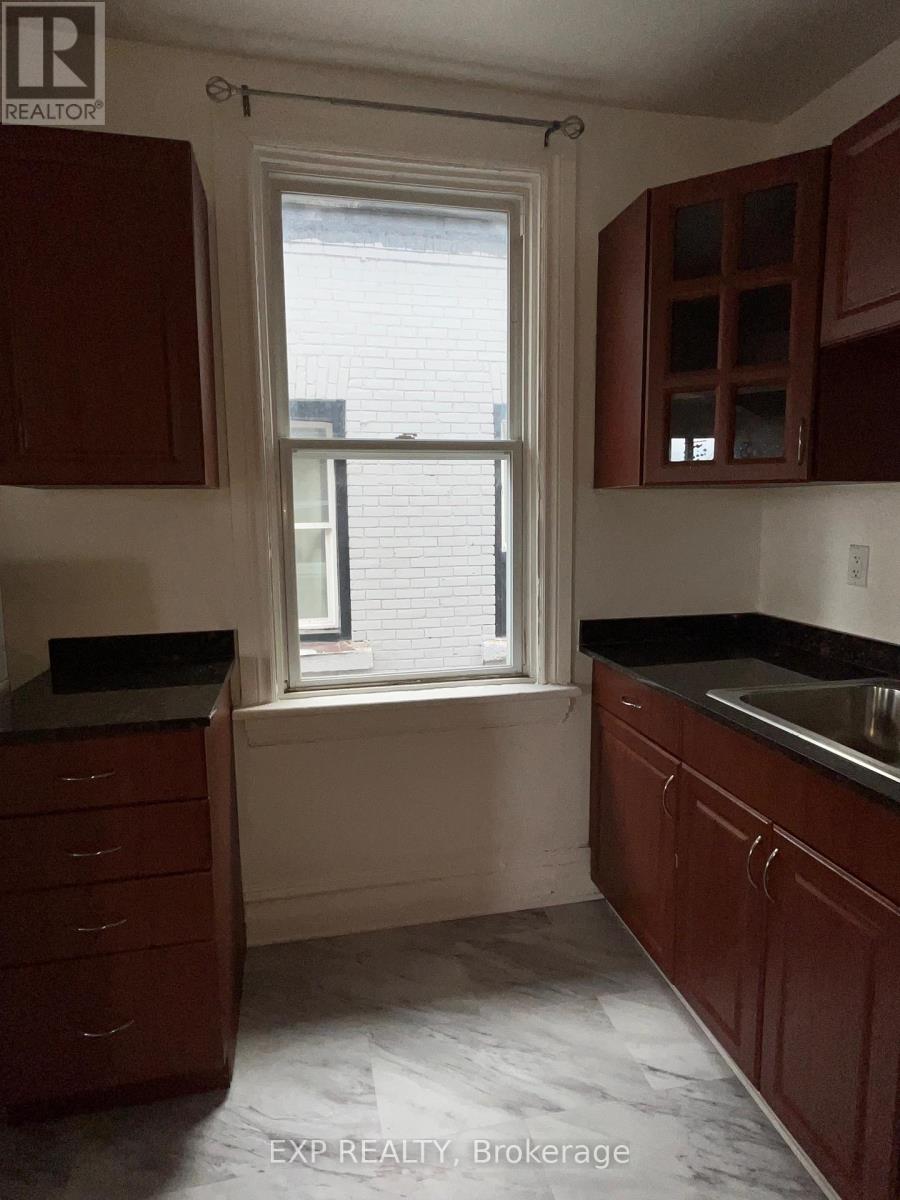 446 Cambridge Street S Property Photo 25