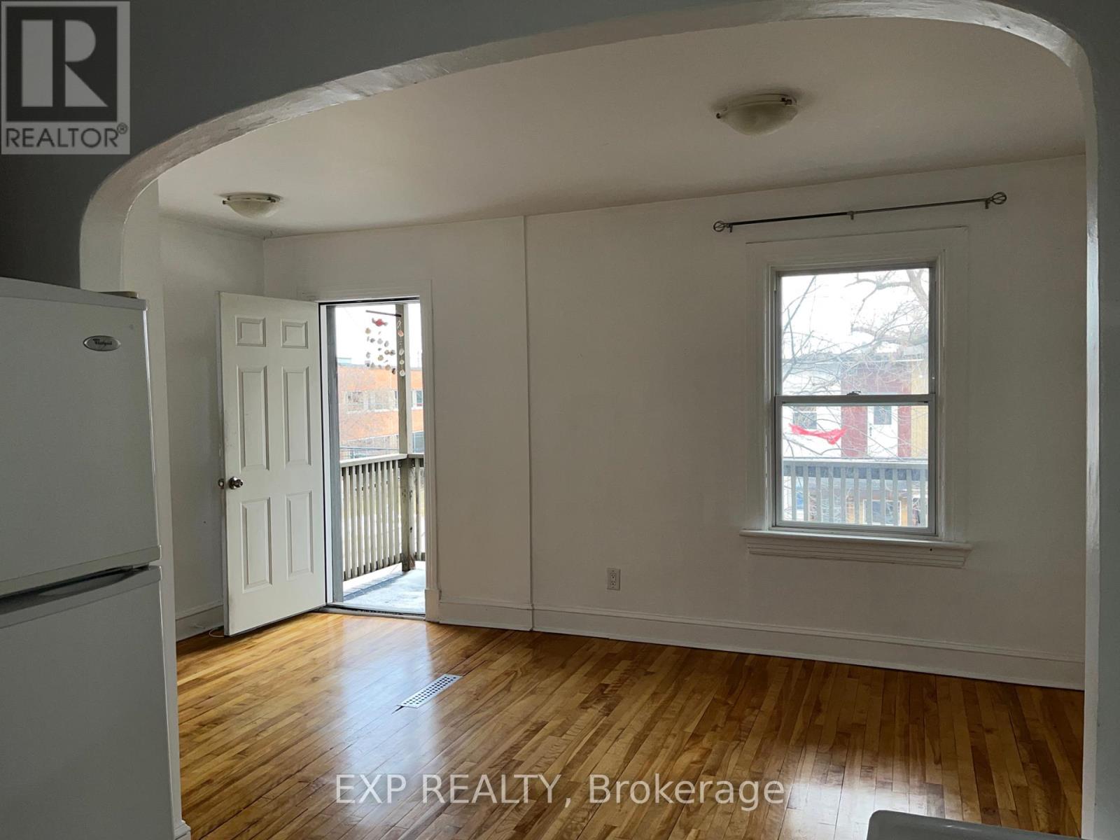 446 Cambridge Street S Property Photo 28