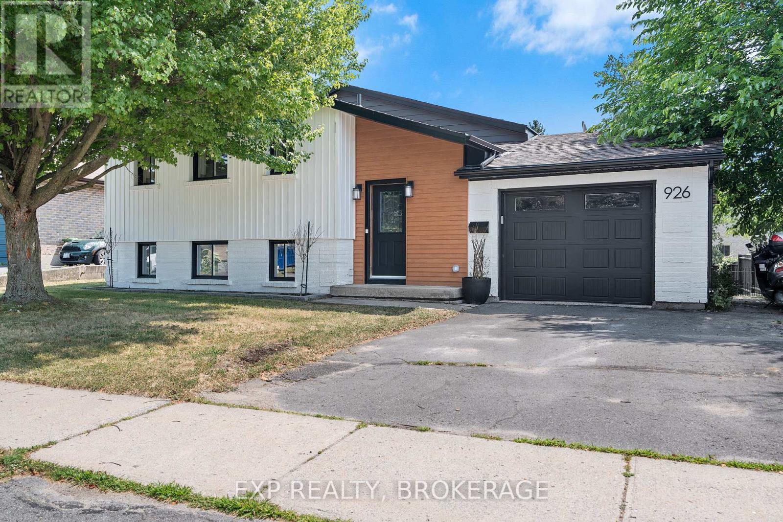 926 Cresthill Street Property Photo 3