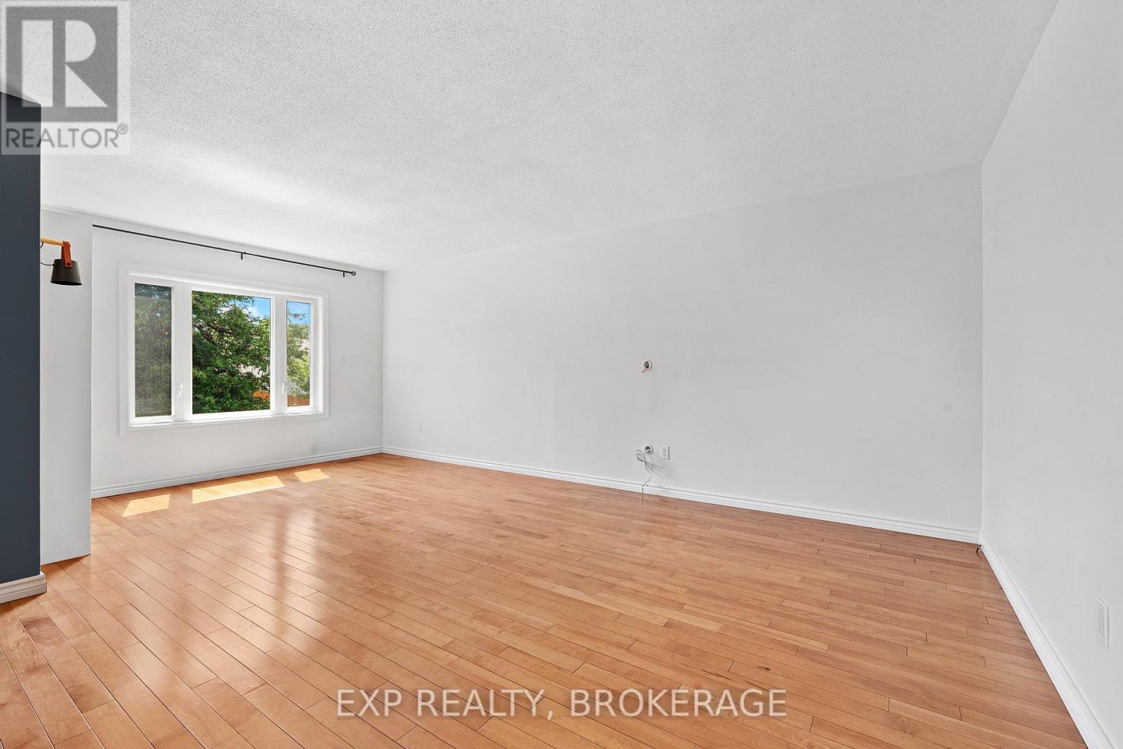 926 Cresthill Street Property Photo 6