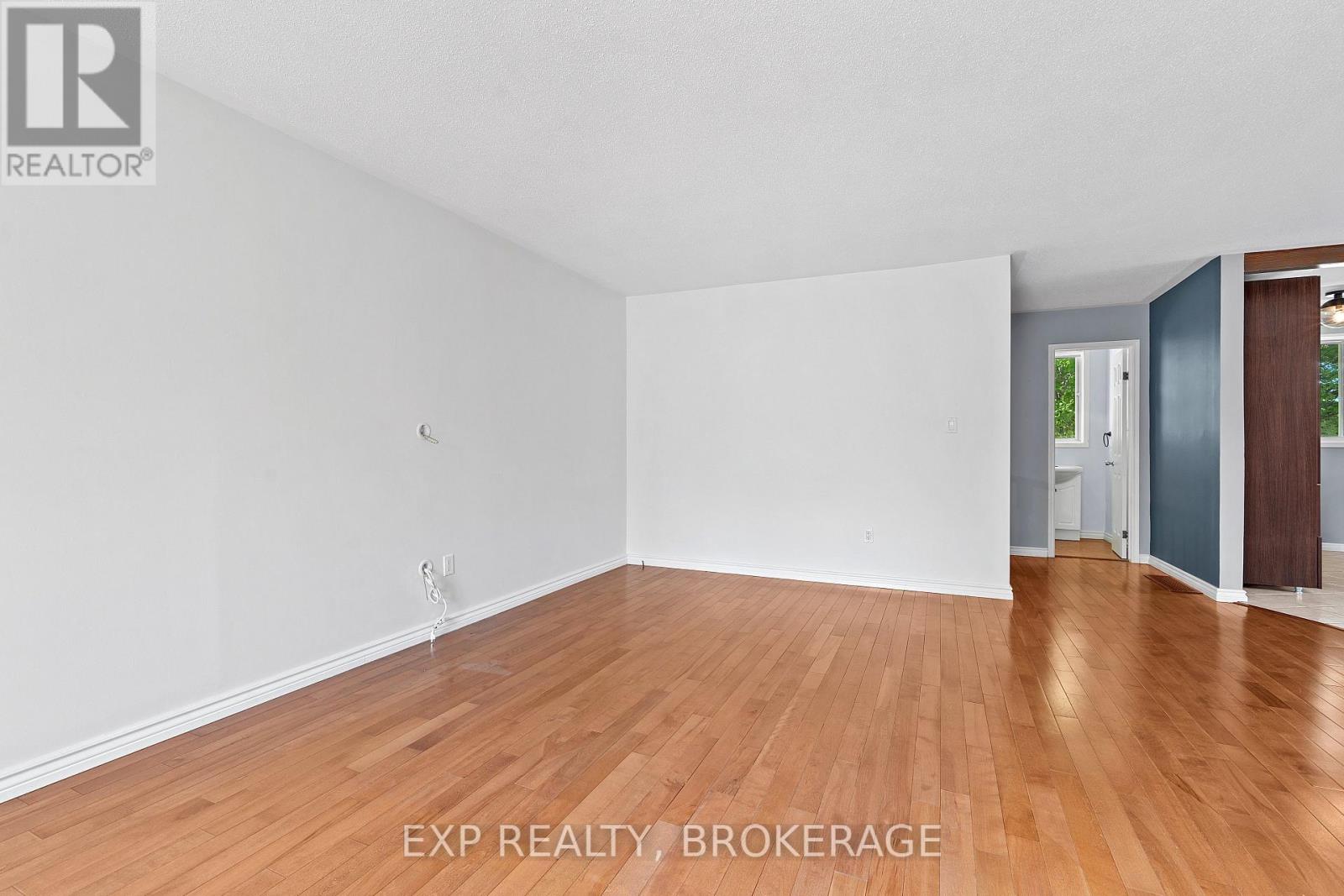 926 Cresthill Street Property Photo 8