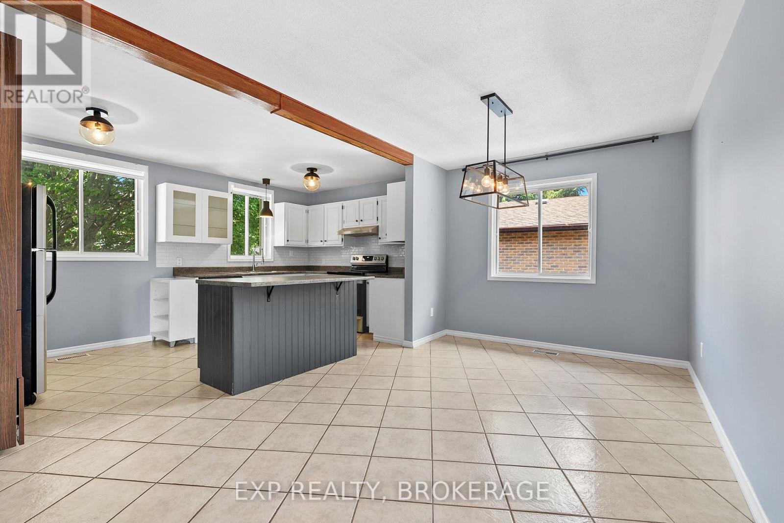 926 Cresthill Street Property Photo 9