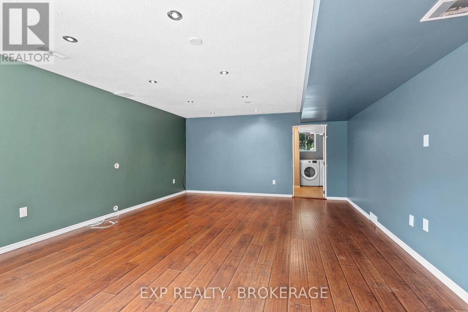 926 Cresthill Street Property Photo 31