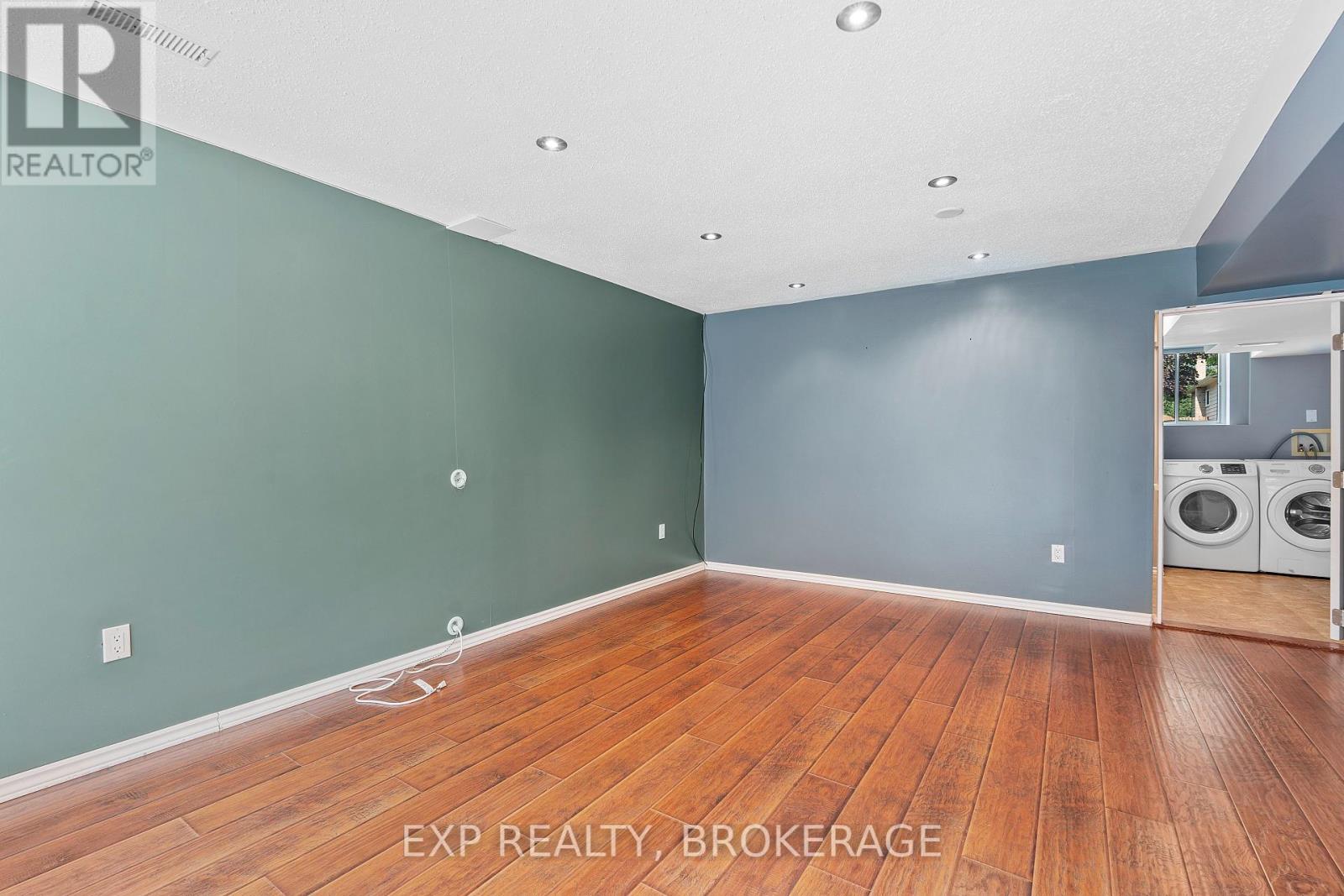 926 Cresthill Street Property Photo 32